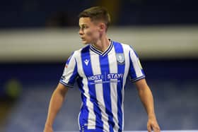 Alex Hunt has left Sheffield Wednesday for Grimsby Town.