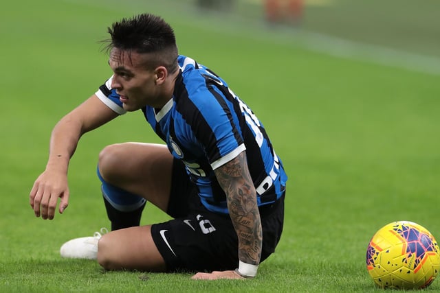 Manchester United are preparing an offer for Inter Milan's Argentina forward Lautaro Martinez, but Barcelona and PSG are also interested. (Express)