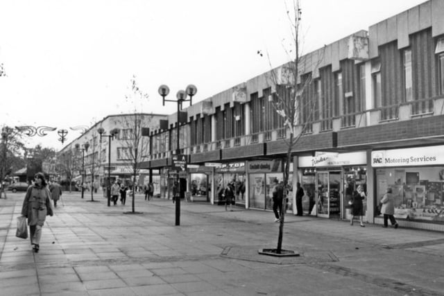 The Moor, Sheffield city centre, in 1990, showing RAC Motoring Services, Weider Health and Fitness, Tip Top and other shops.