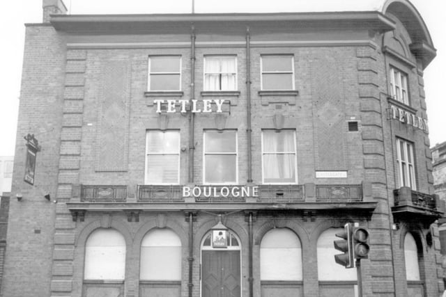 The Bolougne pub, on Waingate, Sheffield, at the junction of Castlegate, in January 1985. It was previously called the Bull and Mouth, Tap and Spile, and Tap and Barrel.