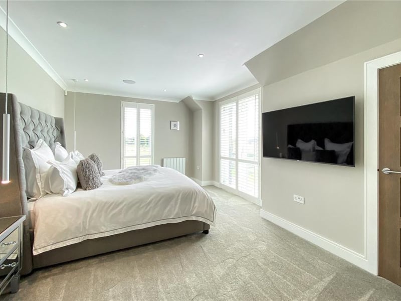 Principal bedroom.