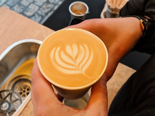The Bearded Barista offers up speciality coffee in Edinburgh. The Bearded Barista is actually a mobile coffee cart, and can currently be found at Leith Market every Saturday. The Leith Market is located at Dock Place, EH6 6LU
