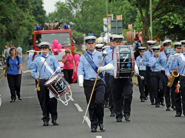 Hundreds took part in the 2014 Bridgemary Carnival 19th July 2014. Picture: Ian Hargreaves 142181-4