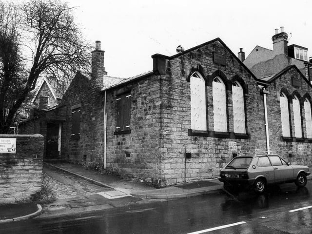 The boarded up Heeley National School, Sheffield, pictured in November 1986