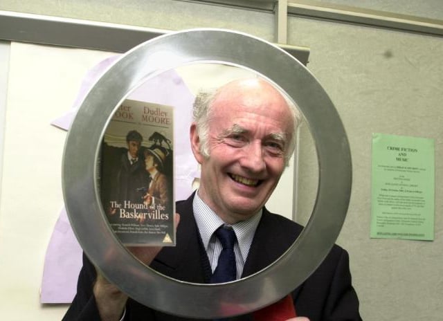 Author Phillip Scowcroft gave a talk on Crime fiction and music in the Doncaster Central Library in 2001.