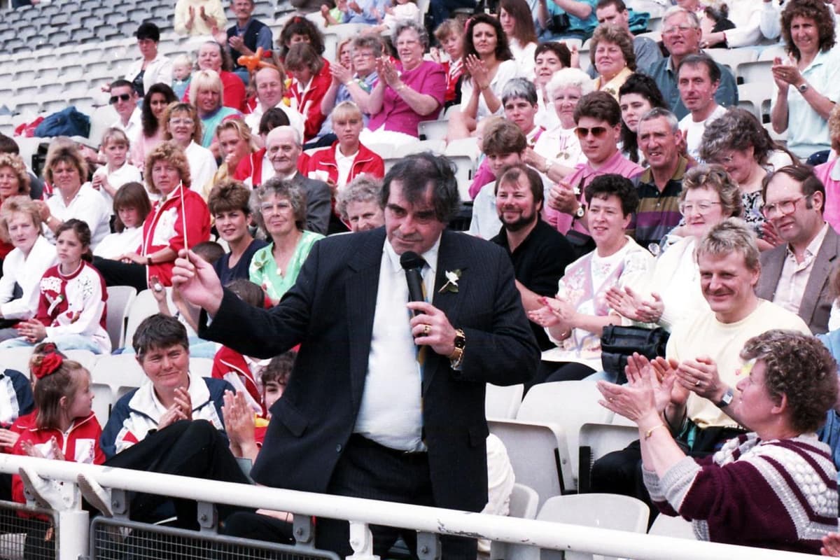 Life Inn 1993 Sheffield retro: 11 pictures that capture city life in 1993 including ...