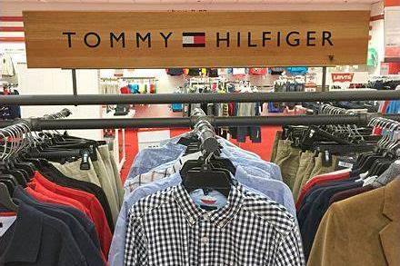 A full-time supervisor is required by the fashion brand, Tommy Hilfiger, at its McArthur Glen store. You must be a strong leader with previous experience. The role includes cashier duties and supervising a team of 15 staff members.