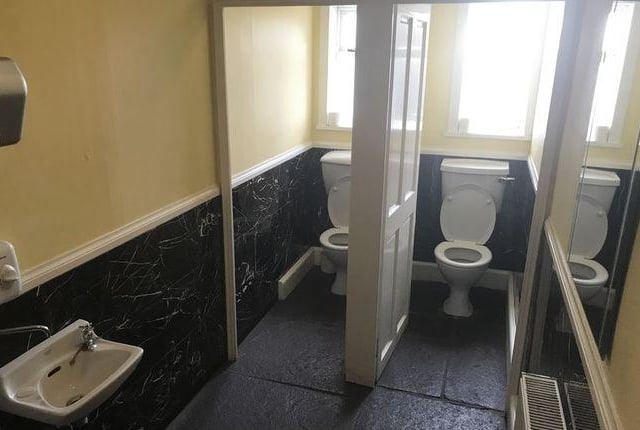 Not much to add to this headline. There are the customer toilets.
