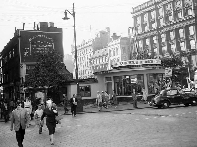 At the corner of Argyle Street and St Enochs Square, the site for a new department store had been earmarked to be built by Mr Hugh Fraser.