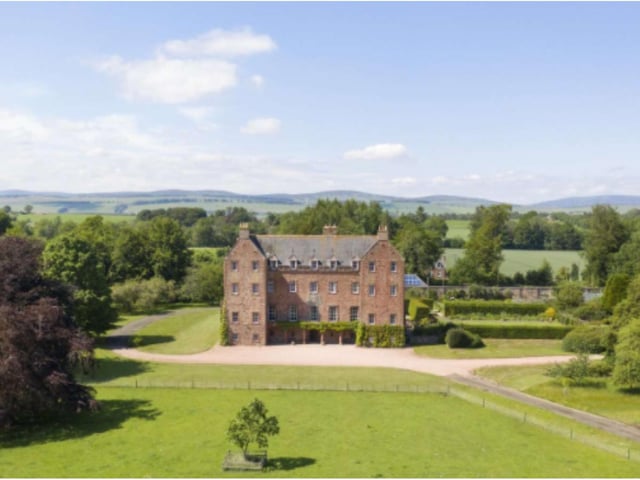 Careston Castle lies at the heart of the estate surrounded by wonderful parkland policies, mature woodland and beyond by high quality arable land.