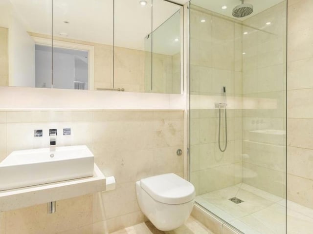 This 3-bedroom, harbour-view flat is up to rent for £2,000pcm. View it here: https://bit.ly/3bChFqc