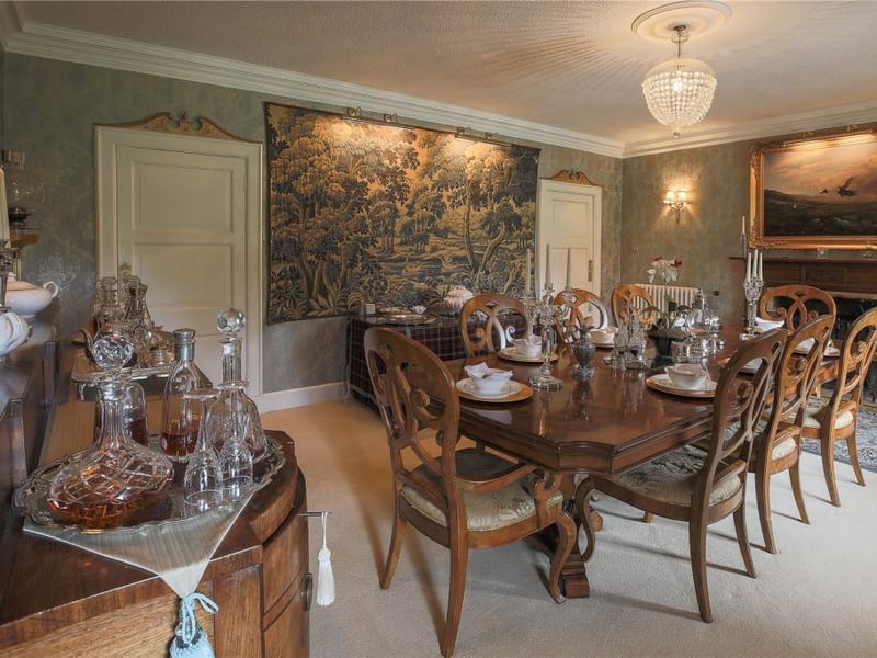 Dining room.