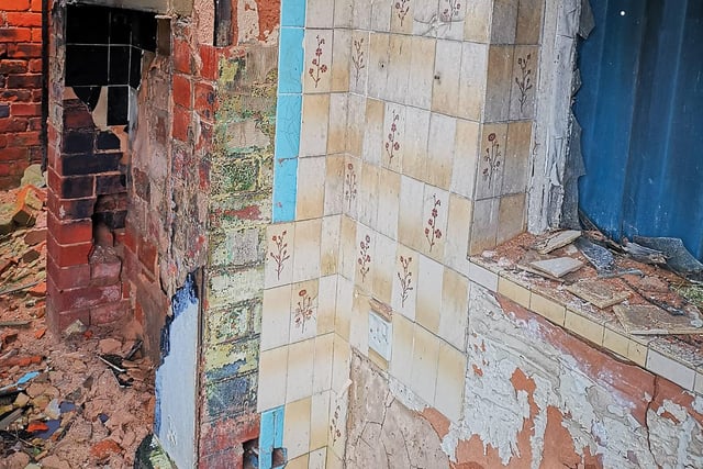 Some tiles remain on the walls.