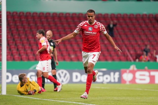 Burnley will make an £8m move for Mainz and Sweden attacking midfielder Robin Quaison. (Mail on Sunday)
