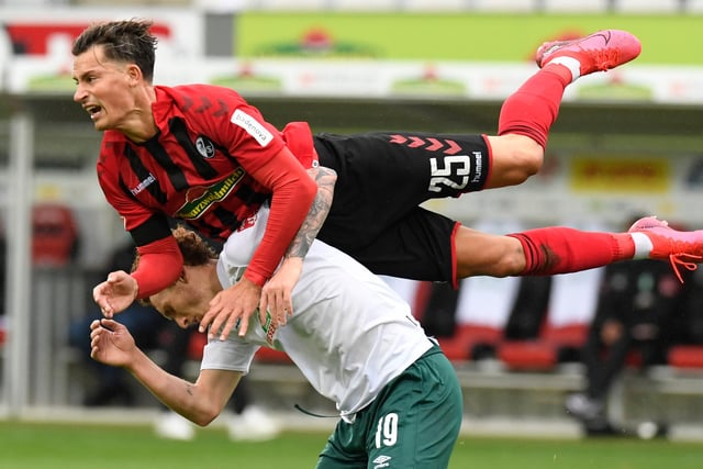 Leeds United's pursuit of Freiburg defender Robin Koch could be in jeopardy, with Bundesliga giants Borussia Dortmund believed to be keen on the Germany international. (Bild)