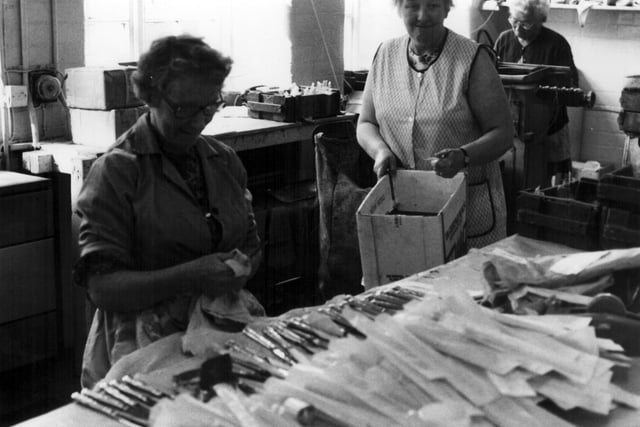 Packing knives at Cooper Bros and Sons Ltd., Don Plate Works, 44 Arundel Street, manufacturers of silver, electro plate and stainless cutlery. 1970’s. Ref no u01904