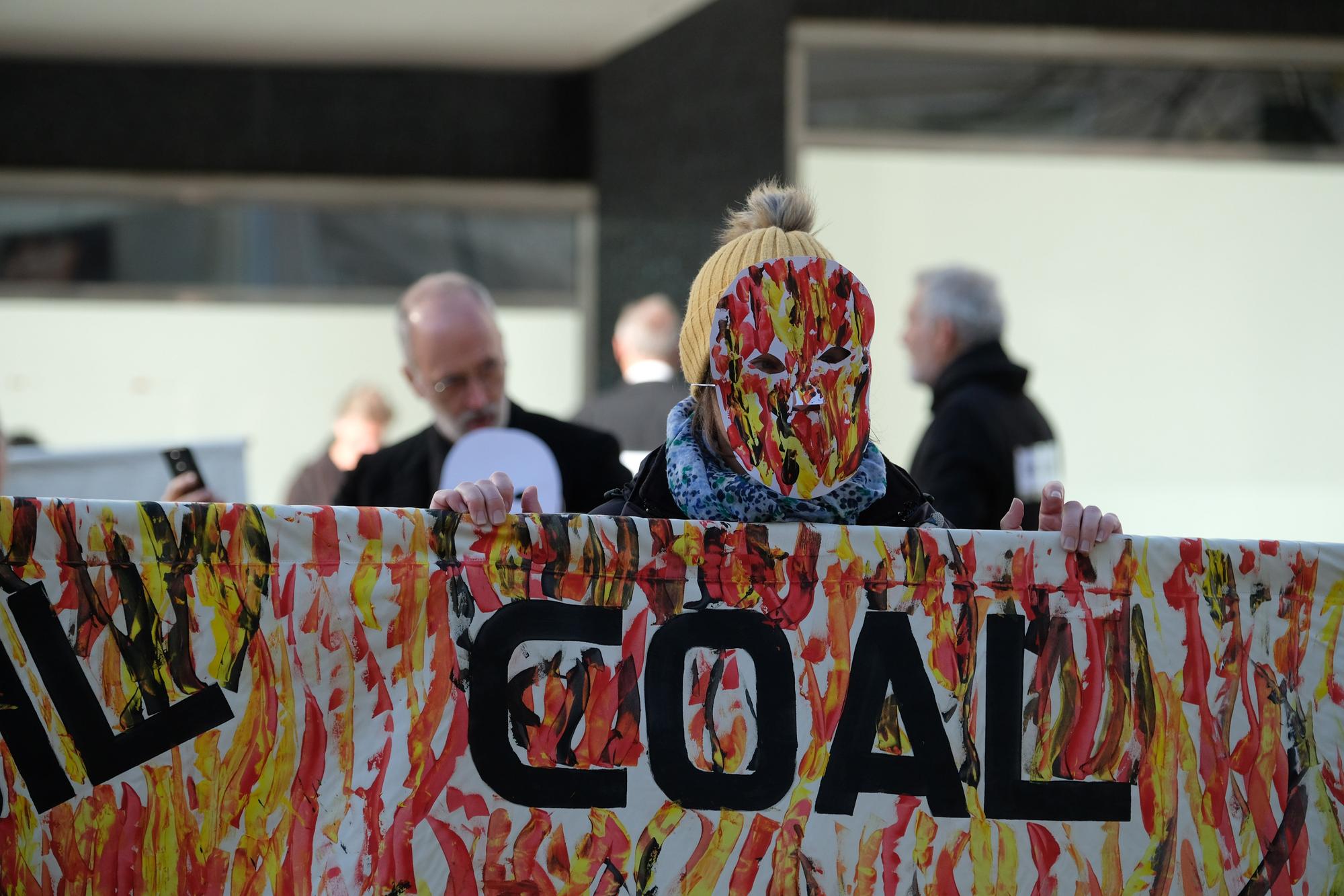 Flash Mob Proteste Extinction Rebellion holds flash mob protest in Sheffield to draw ...