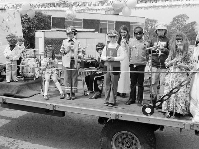 Who can you spot on this music-themed float?