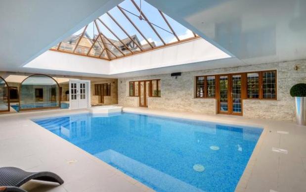 The Manor also boasts a leisure suite, with a spa, mosaic pool, separate jacuzzi, sauna, steam room and even changing facilities
