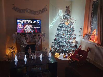 This Christmassy living room belongs to Jennifer Collins