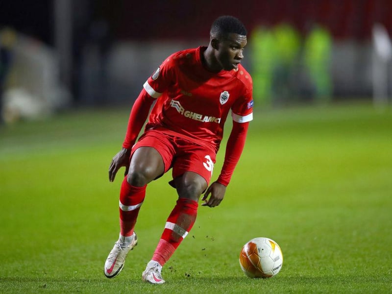 Everton have been tipped to launch a £3m bid for Antwerp right-back Aurelio Buta. The 24-year-old, who has also been linked with Celtic, began has career on the books of Portuguese giants Benfica. (The Sun)
(Photo by Dean Mouhtaropoulos/Getty Images)