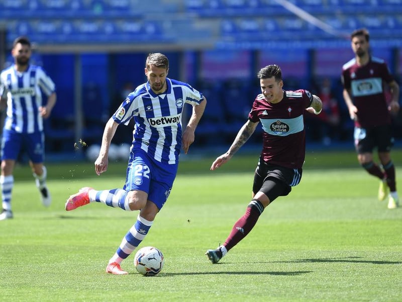Newcastle United defender Florian Lejeune is ‘about to land’ in Alava to complete his move to Alavés. (AS)
(Photo by Juan Manuel Serrano Arce/Getty Images)