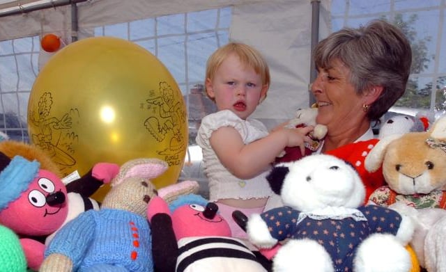 Margaret Peet with her granddaughter Caitlin Russell aged two from Balby. 2005.