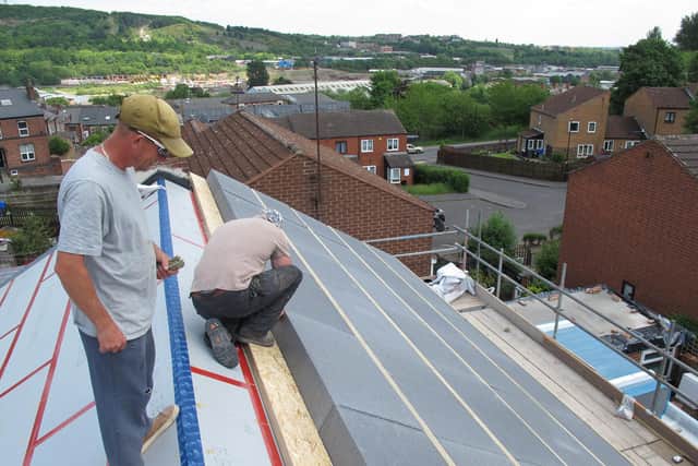 Fitting insulation to the roof