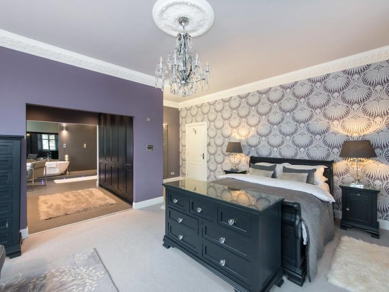 Principal bedroom.