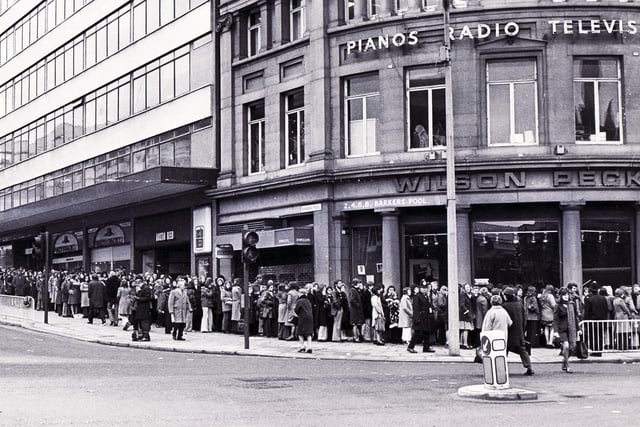 A long queue outside Wilson Peck on the corner of Barkers Pool and Leopold Street, April 1973
