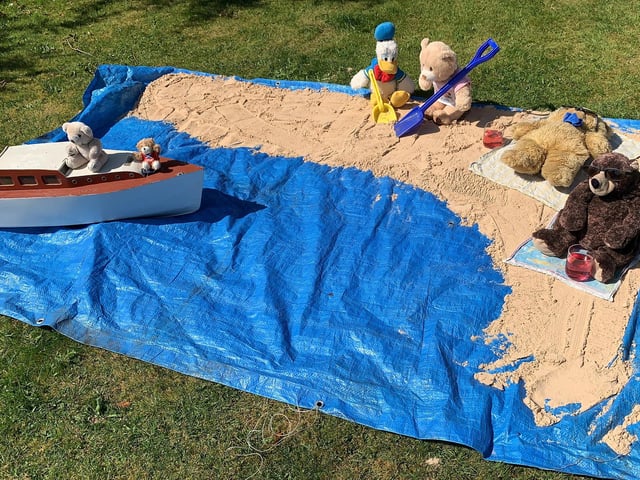 A bear scene created by the Barber Family in Tregaron Avenue, Drayton.
