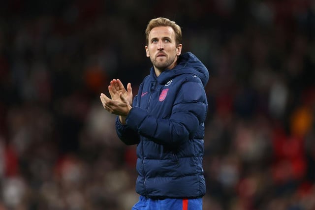 Manchester City have revived their interest in a move for Harry Kane, and are willing to test Tottenham's resolve in the January transfer window. (ESPN)

(Photo by Clive Rose/Getty Images)