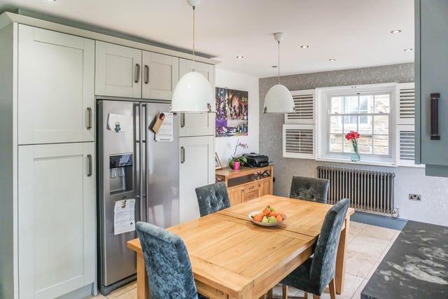 The fitted kitchen dining kitchen is tastefully decorated and offers plenty of space.
