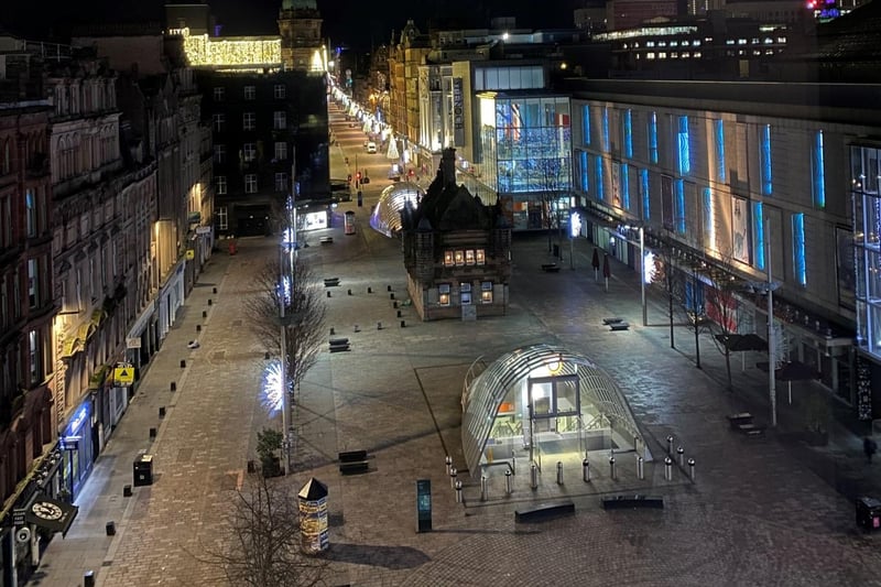 The area where the square sits was once part of Glasgow Green and said to be the burial place of St Thenew (St Enoch) who is the mother of Glasgow’s patron saint Kentigern. 