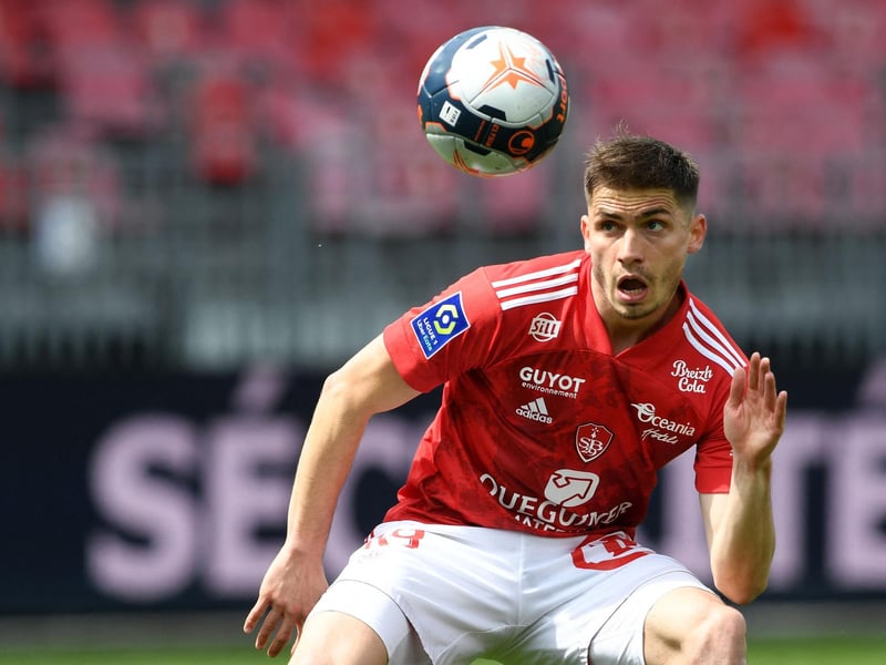 Football pundit Noel Whelan has claimed Stade Brest left-back Romain Perraud would be an ideal signing for Leeds United, and "fit perfectly" into the side, as reports emerge suggesting the clubs are in discussions over a deal. Everton are also said to be keen. (Football Insider)