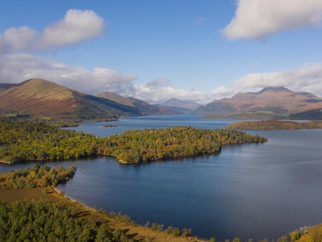 The island boasts an ancient oak woodland and secluded bays which attract the likes of otters and deer, as well as a wide variety of bird species, including the endangered capercaillie and nesting ospreys