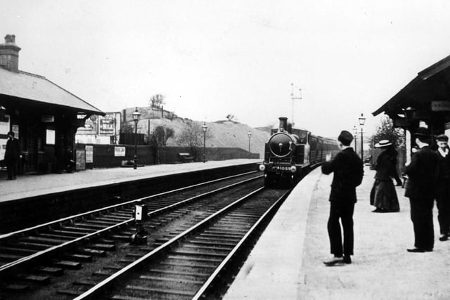 Neepsend Station in Sheffield opened in July 1888 and was on the Woodhead Line which connected Sheffield Victoria and Manchester London Road stations. Passenger numbers eventually declined and it closed in October 1940