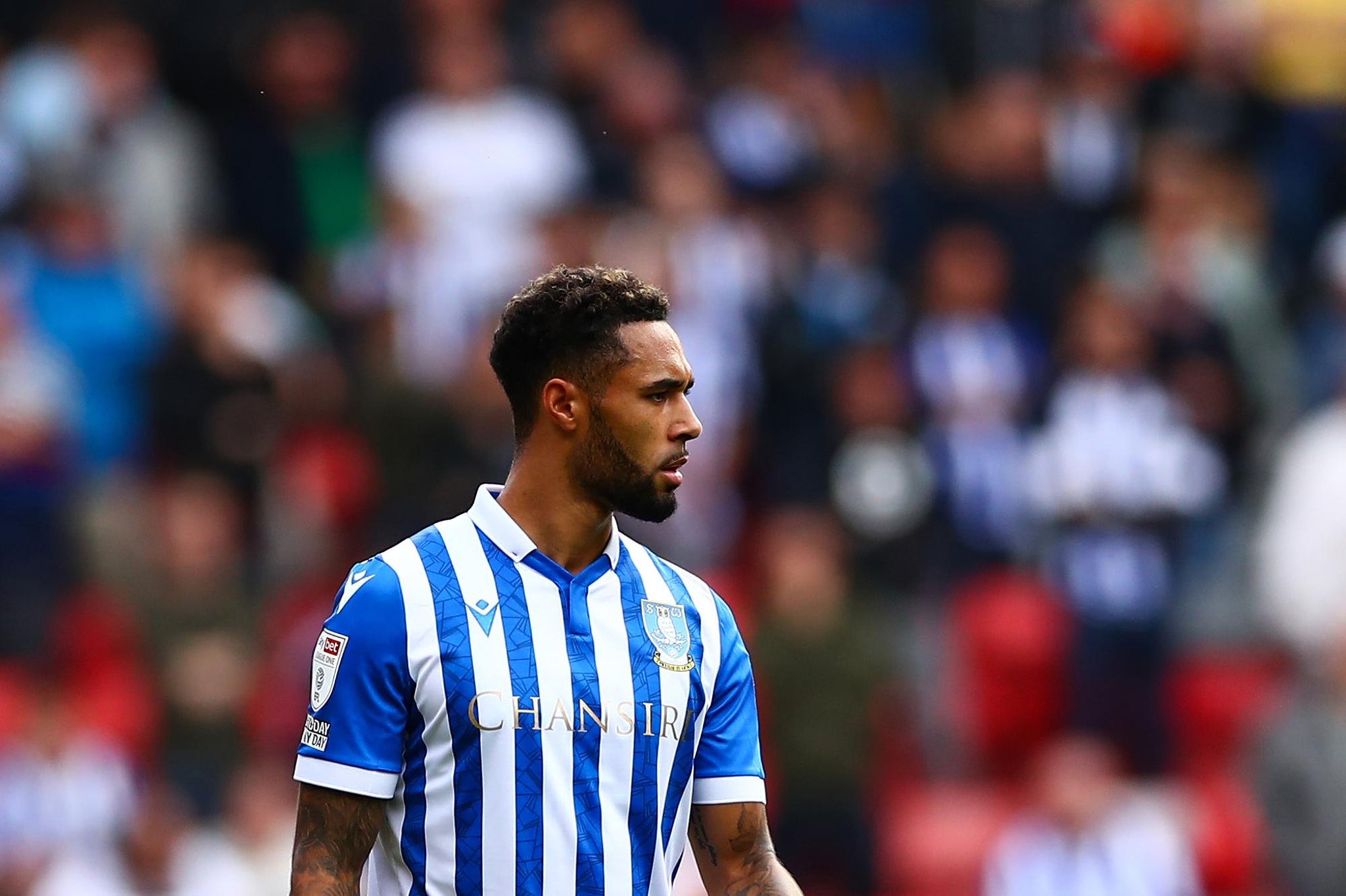 Photo of Sledujte bývalý Sheffield Wednesday a Aston Villa Man, ktorí zaznamenali debut v Európskej lige na zaujímavom začiatku života v novom klube