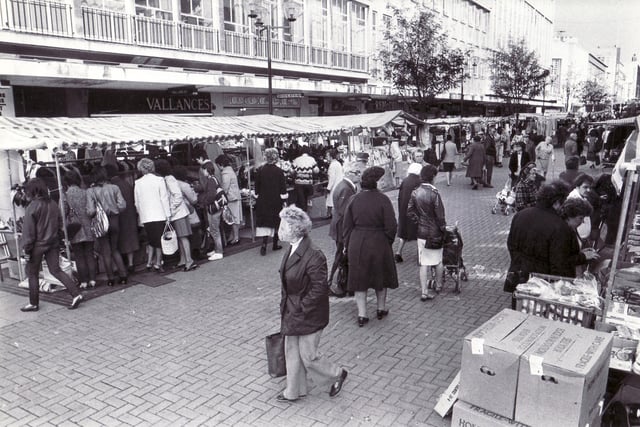 Shoppers on the Market on the Moor, Sheffield, 1983