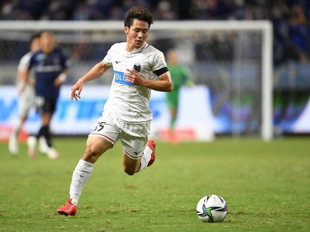 Hearts continue to negotiate with Japanese side Hokkaido Consadole Sapporo over a deal for forward Tsuyoshi Ogashiwa. The 23-year-old has emerged as a key target for the club this window with the player expected to cost six figures. Sapporo are keen to keep him until the summer. (Daily Record)