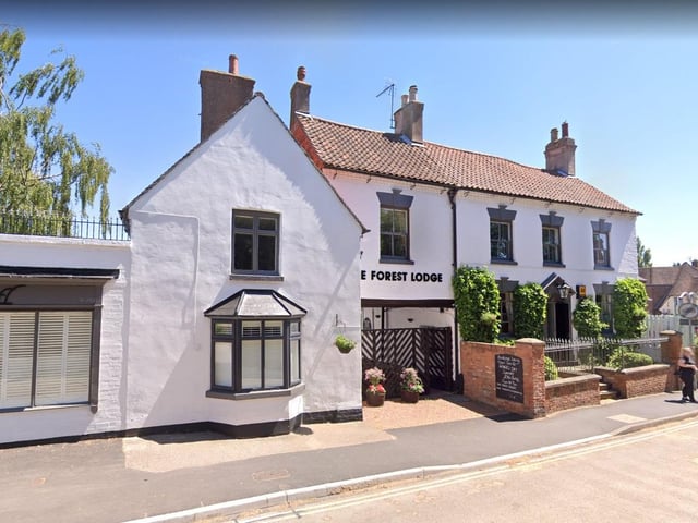 The Good Beer Guide says: "This 18th-Century coaching inn is a free house and offers a varying range of guest beers, including a house beer from Welbeck Abbey. The high-class restaurant serves a large selection of daily specials, and local produce is proudly used wherever possible."