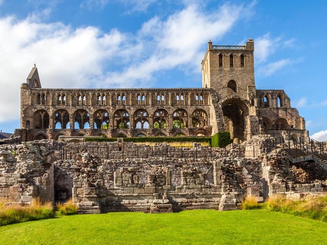 Founded in the 12th century, the abbey took more than 70 years to build and stands out for its Romanesque and early Gothic architecture. Open from late August.