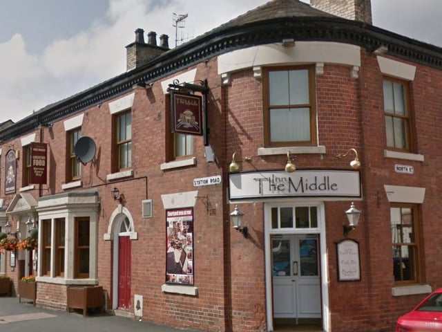 The pub has an enclosed rear courtyard with multiple raised decked areas. Marketed by LLH Solutions Limited, 01780 695050.