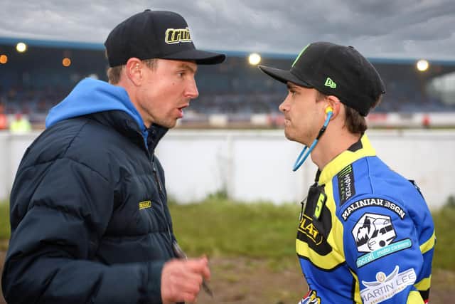 Sheffield boss Simon Stead talks to Jack Holder. Picture: Jeff Davies