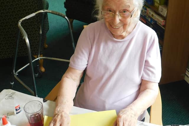 The Laurels and The Limes Care Home resident Hilda Hart making a rainbow card
from pipe cleaners.