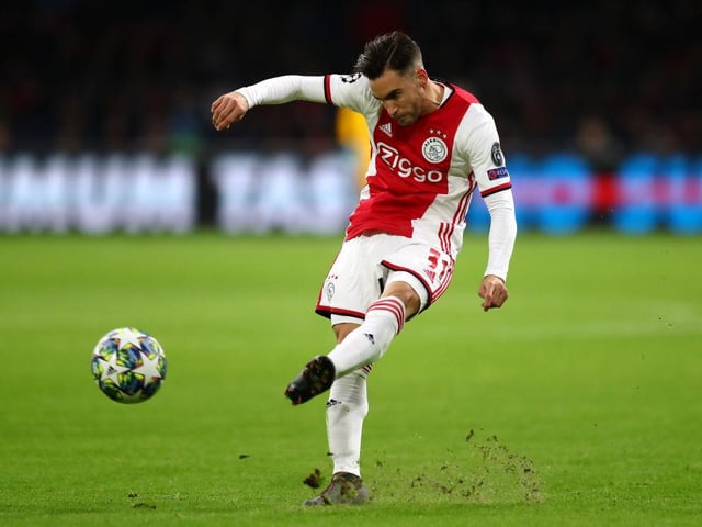 Chelsea have been alerted to a potential £22m cut-price deal for Ajax defender Nicolas Tagliafico, who is very keen on a move to England. (Daily Mirror)