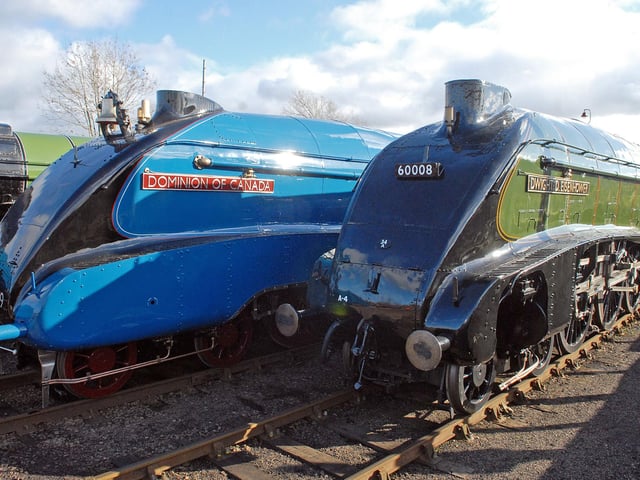 Two iconic steam locomotives visited Chesterfields Barrow Hill Roundhouse. Unveiling of a plaque commemorating the historic 90mph runs in 2013 in honour of Mallard's world steam speed record in July 1938. The A4 will be lined up alongside its sister A4s visiting from Canada and America and A2 Blue Peter.