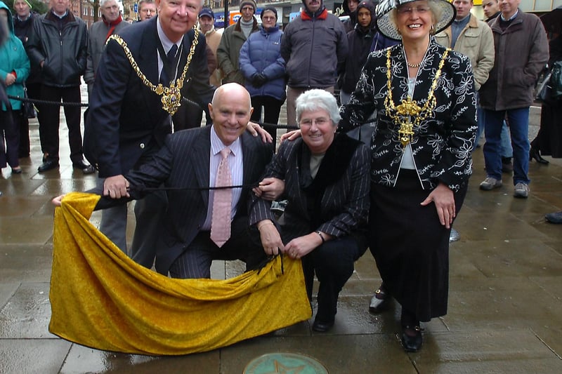 Brendan Ingle unveils his Sheffield Legends plaque outside the Town Hall with left the Lord Mayor Coun Arthur Dunworth, council leader Jan Wilson and the Lady Mayoress Kathleen Chadwick