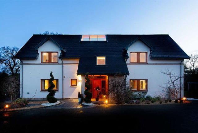 The property is situated on one of West Lothian’s characteristic smallholding plots