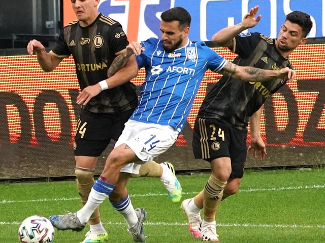 Manchester City could seal a £10m deal for Legia Warsaw sensation Michal Karbownik and then loan him to Leeds United next season. (Sport.pl via HITC)